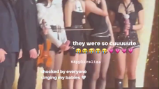BLACKPINK tidak bisa menahan kegembiraan mereka ketika mendengar bagian refrainnya💕💕