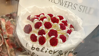 روح الاحتفال بباقة زهور لا تتقادم أبداً