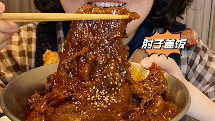 ข้าวหน้าหมูสามชั้น ไข่เจียวมะเขือเทศ ไส้กรอกย่าง