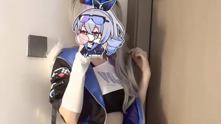 หมาป่าเงินนุ่มฟู-2.0 (คอสเพลย์ Honkai Impact รถไฟเซียงชิว)