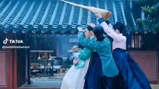 pov.yung ikaw yung reyna na nag pauso sa joseon dynasty ng twerk😂😂