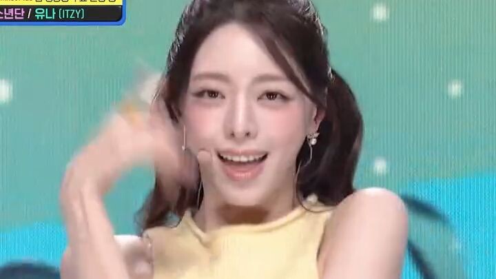 혼자 상큼달달시원 다 하는 인간 아이스크림 유나 #엠카운트다운 #MCOUNTDOWN #유나 #YUNA #kpop #fancam