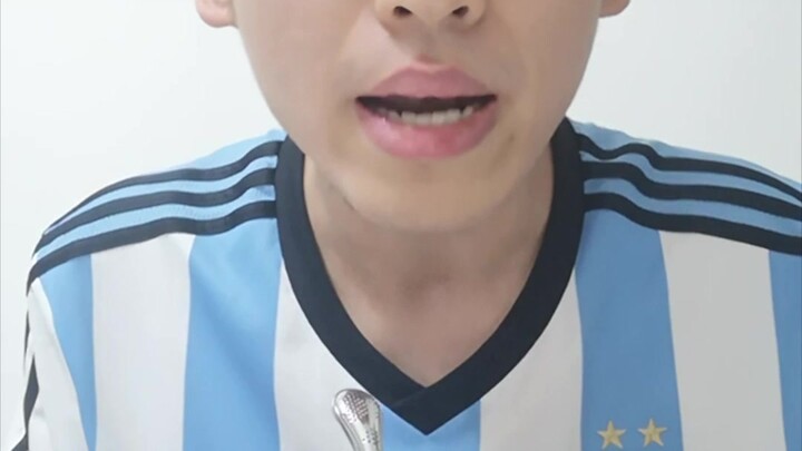 Làm thế nào để khiến fan Man United tức điên mà không lộ bất kỳ biểu cảm nào?