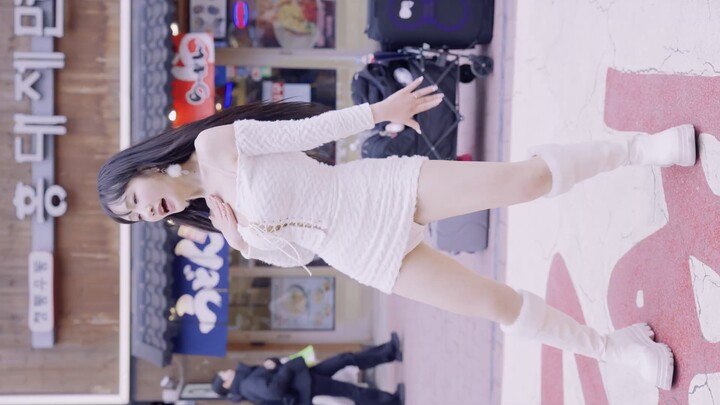 Nothing to do today, enjoying music at the pleasure quarter - Love (HAPPINESS - SaRang) ♪ A white lo