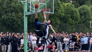 ما مدى روعة أجواء كرة السلة في الجامعة؟ التحولات بين الهجوم والدفاع حادة للغاية!