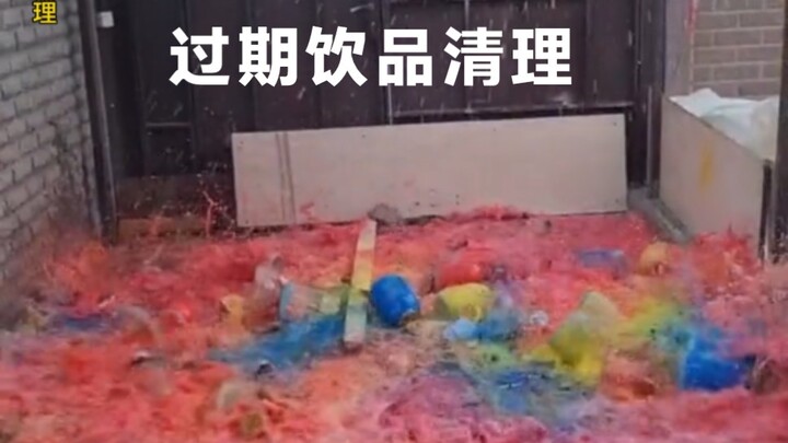 Đang dọn dẹp đồ uống hết hạn. Giai điệu bùng nổ