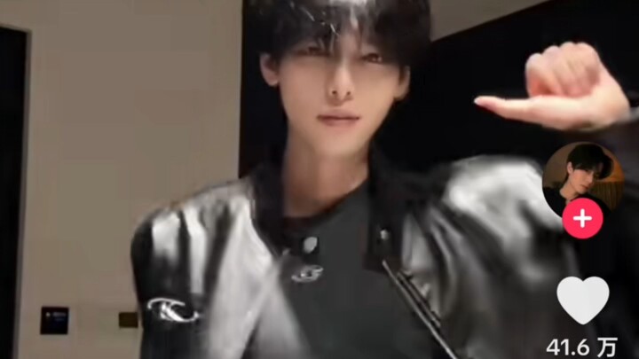 TikTok foreign netizens watch Chinese internet celebrity handsome guy Xu Sheng dancing; Vietnamese u