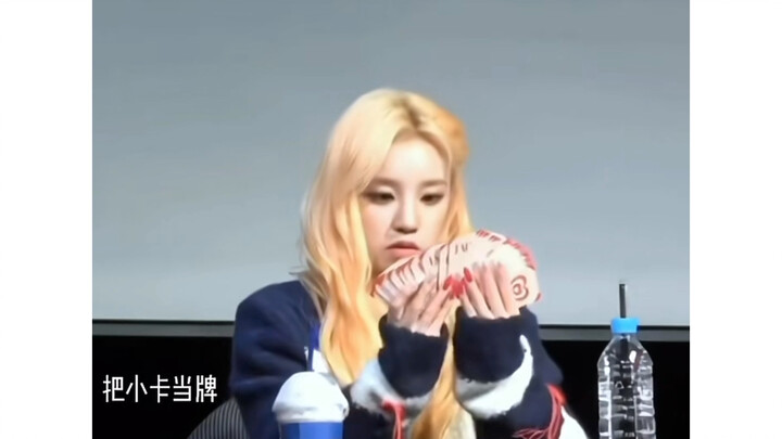 ยูคยอมสาธิตท่าทางการนวดหลี่เสี่ยวข่ายที่เหมาะกับสรีระของเด็กจีนมากกว่า