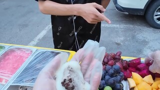 Makanan hijau hari ini enak sekali. Aku tidak tahu kenapa adikku tidak memakannya. Apa rasanya tidak