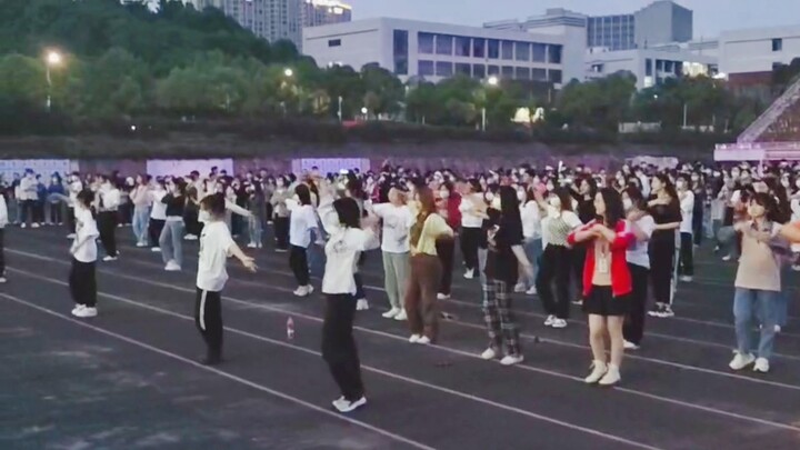 TFBOYS的歌一出，我们又仿佛回到了2013年的那个夏天