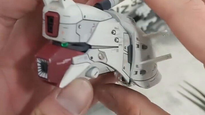 Hammer Mew 1/144 Alpha Vazoron GK đã làm ra một con ma khổng lồ to bằng HG Neo Zeon, cao khoảng 1 mé