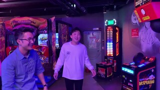 TRẤN THÀNH CÓ THÙ VỚI THỂ THAO, HARI WON CÙNG ĐỒNG BỌN QUẨY TẠI TRUNG TÂM GAME HÀN QUỐC VÀ CÁI KẾT