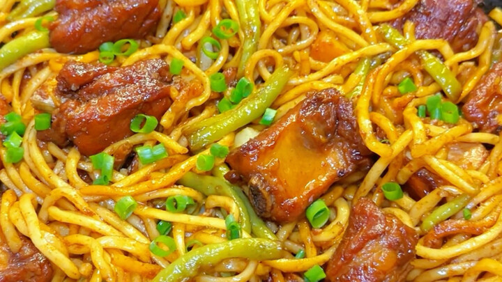 As a resident of Inner Mongolia, I just can’t resist this braised rib noodle dish—dumplings in winte