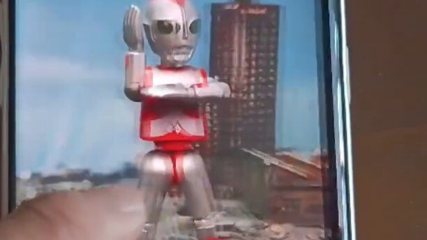 ฉันรักลีโอมากจนคราวนี้ฉันให้ลูกชายถ่ายรูปอุลตร้าแมนตัวโปรดของฉันจากยุคโชวะ!