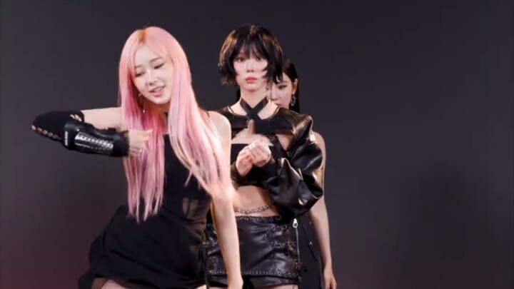 aespa phiên bản nhảy tiếp sức "Whiplash" chỉ còn lại nhạc nền