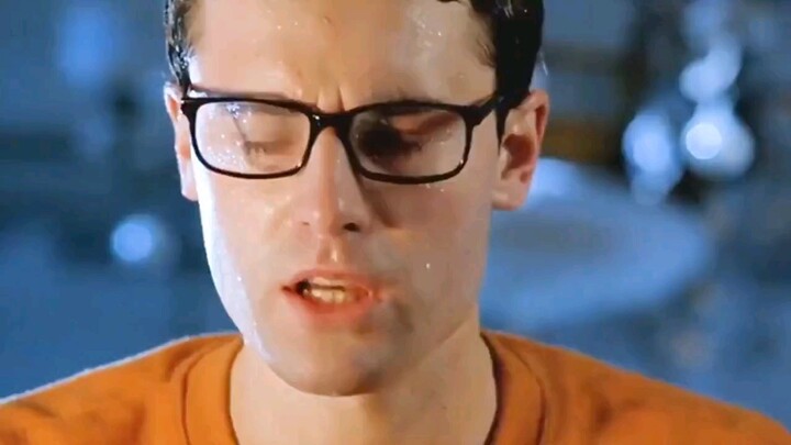 Chàng trai chỉ muốn thuê phòng nghỉ, nào ngờ gặp họa bất ngờ; bí mật tội ác ẩn giấu trong thị trấn k