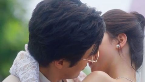 Buang mantan, nikahi CEO tampan—malam pertama baru tahu dia ayah kandung mantan