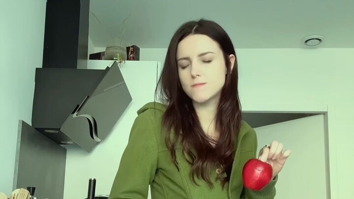 Ordinary people eating apples vs. Bella possessed...