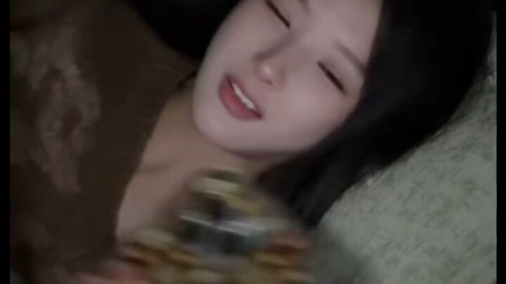 วัง หญ้าปฏิเสธที่จะถูกข่มขู่王小草拒绝宵夜被人吓