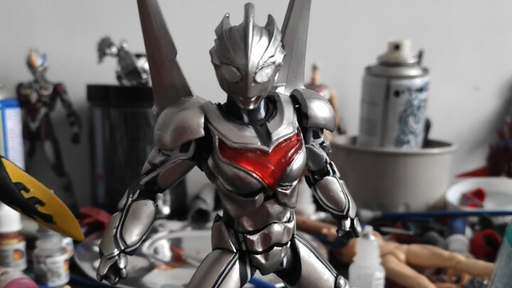 Ultraman Noah versi Taiga yang dimodifikasi sendiri, dimodifikasi sendiri oleh pemula O_o, selamat d