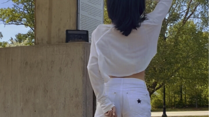 لقد تلقيت رسائلكم ورسائلكم الخاصة، وأنا أبذل قصارى جهدي لتعلم بعض الأغاني بأسلوب الفرق النسائية لعمل