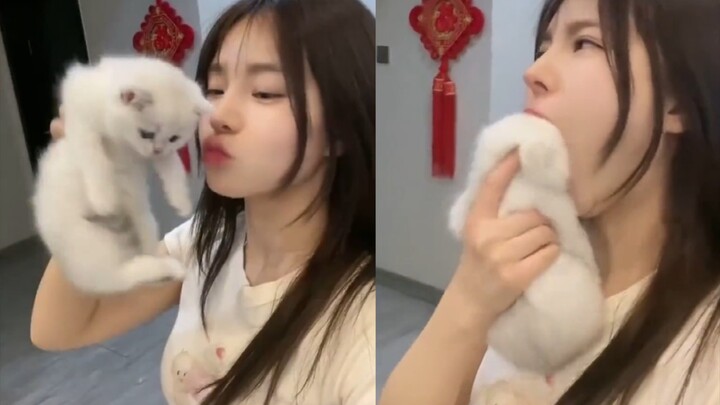 “妹子，猫不是这么吃的！！”