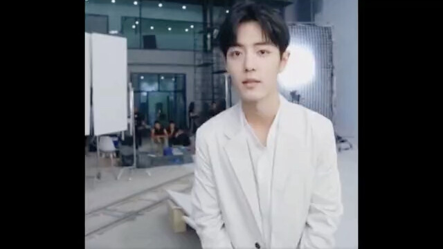 Xiao Zhan: Alright, no more talking—I’m off work and heading to the cafeteria for dinner. Bye! XFX: 