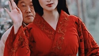 Aksi angkat tangan ini cukup untuk dipelajari gadis-gadis muda masa kini selama beberapa tahun. Rias
