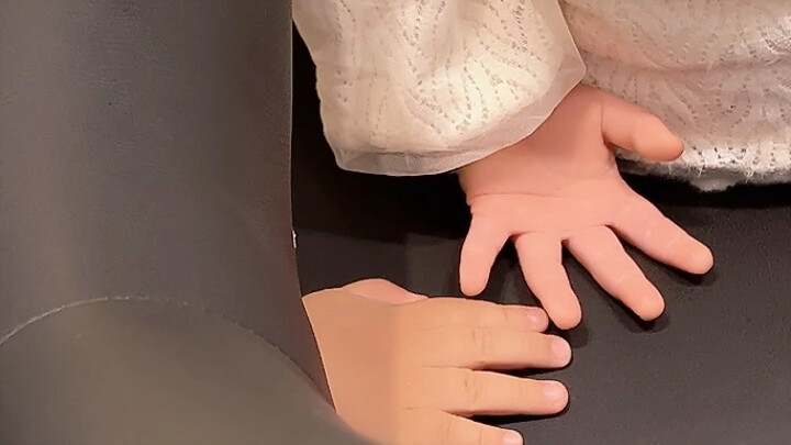 Sneaky little hands… Once caught, they don’t know where to go! [Haha][Haha][Haha]