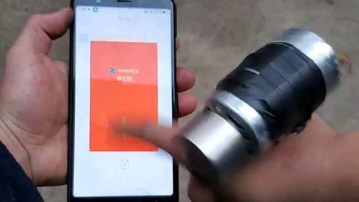 سرعة يدين كهذه! من غيرك؟ جهاز إطلاق أصابع محلي الصنع!