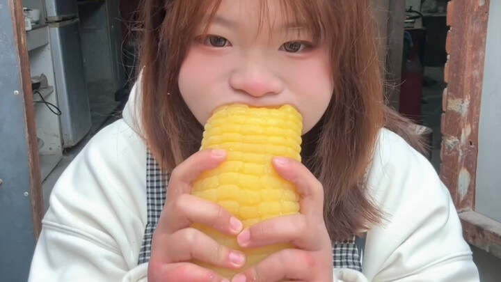 Hehe! Today I’m still taking the challenge to eat only three bites!!!