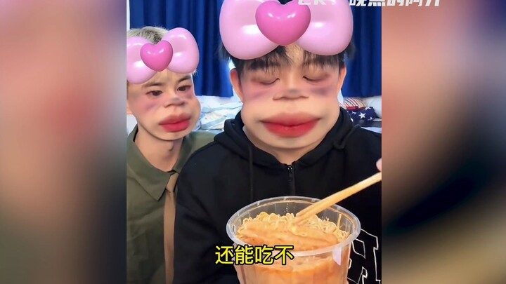 ไม่เคยรู้มาก่อนว่าการคุยของหนุ่มๆ จะน่ารักขนาดนี้! อดฟินไม่ได้จริงๆ เลย!
