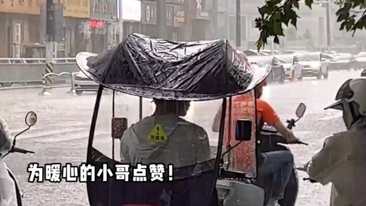 正能量 盘点那些温暖感人的瞬间，愿世间所有善良都被温柔以待！