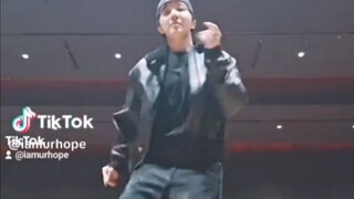 郑号锡更新tiktok   是新鲜的cha阿阿阿！！！（怎么能宠成这样）