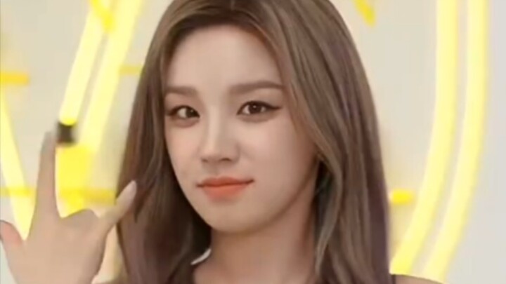 Song Yuqi's dance video for "(G)I-DLE - TOMBOY" is released!