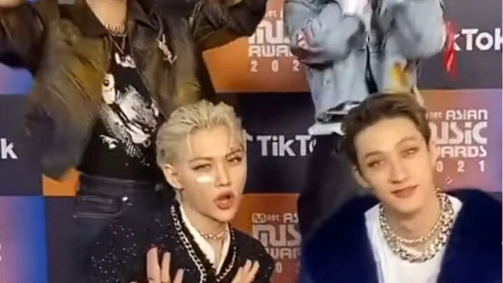 Datang｜Stray Kids｜Felix Lee Yong-bok & Bang Chan & Han Ji-sung & Kim Seung-min｜Tarian versi Natal Th