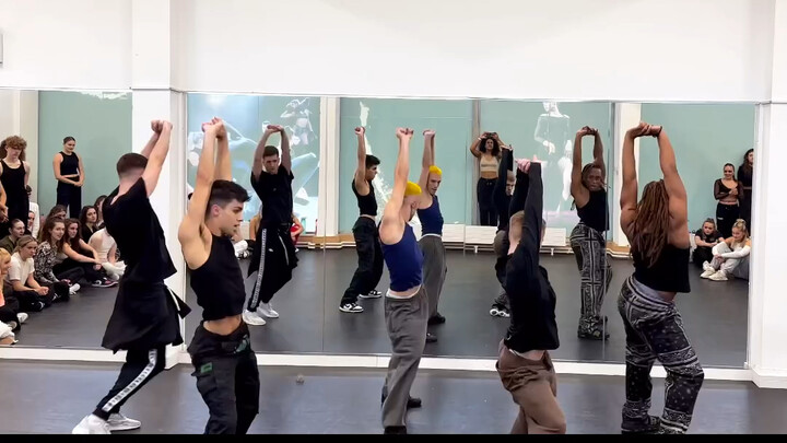 [Original choreography] With a back view, you can basically learn a dance by watching it once. I am 