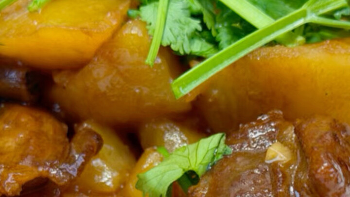 Untuk membuat iga rebus kentang yang empuk hingga daging lepas dari tulang dan kentangnya lembut mel
