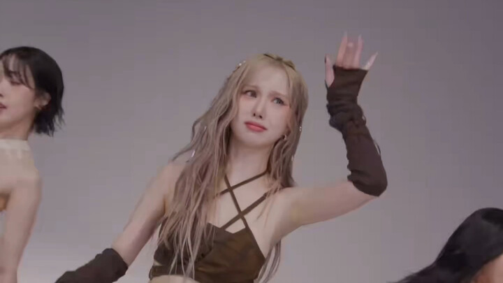 【VIVIZ】Tidak sengaja wajahnya tertutup rambut hahaha lucu sekali