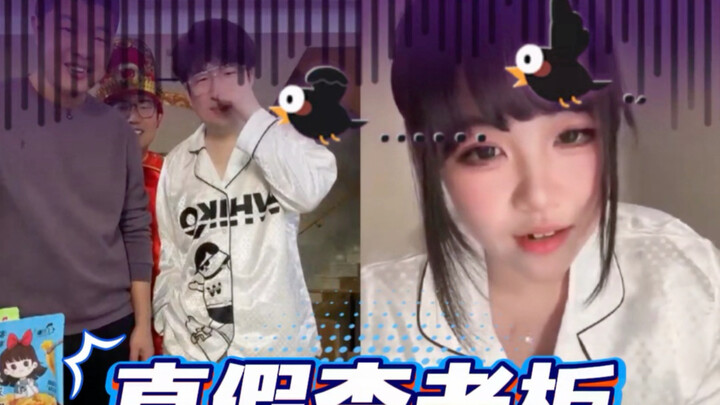 Cô nàng Trứng Bách Thủy livestream cởi quần!