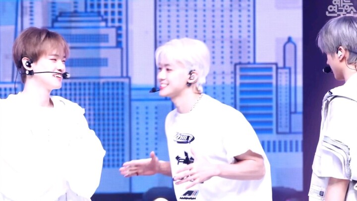 [Na Le] Le Le, who is obsessed with touching Brother-chan's muscles, has been warned hahahahaha