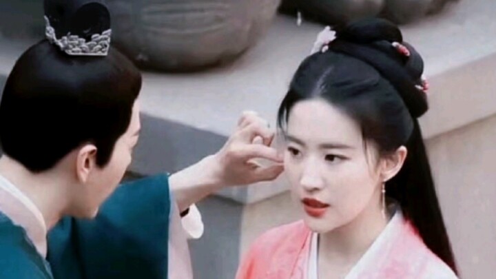 เพิ่งรู้ว่าเขาเป็น ‘แฟนคลับตัวยง’ ของหลิวอี้เฟยจริงๆ