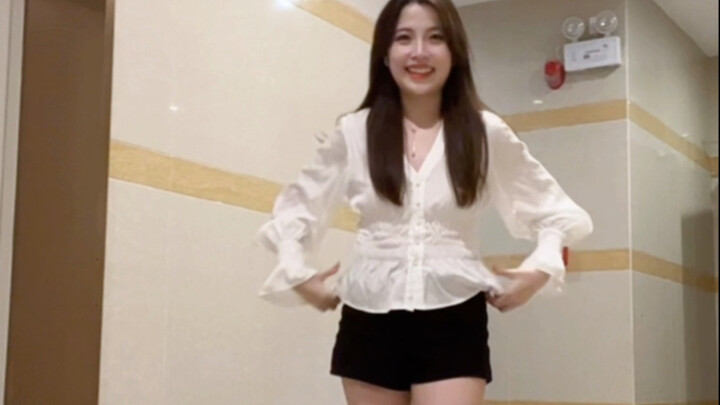 Lin Yixun, the dance blogger who's had dozens of NGs, is here!