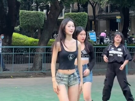 长腿学姐的夏天随舞