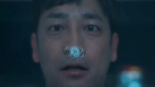 男人竟可以轻松干碎防弹玻璃