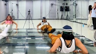 Physical training, those with weak thighs, let's do it together