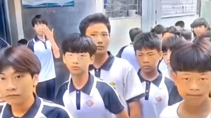 “Trường Đầu Nấm” Xin lỗi, mình thật sự không nhịn được, hài quá mà, nếu không cười thì mình thua. Th