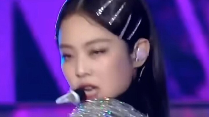 Jenny couldn’t wait and went straight off stage at the Hong Kong Lovesick Girls concert.