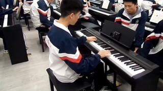 "すずめ (铃萌)" โดย Longyan No. 2 Middle School Music Class Crazy