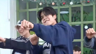 【Chuangya 2 ไลฟ์สด】ด้านหลังของ Dorn ต้องมีคนคอยชี้แนะอย่างแน่นอน เต้นร้อนแรงกับเพลงฮิตใน Douyin